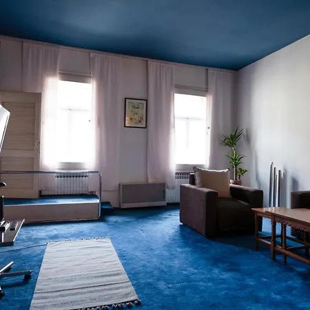 1970s' Ace Apartment *