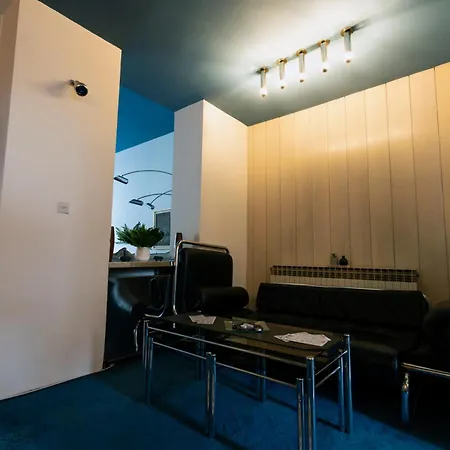 1970s' Ace Apartment *